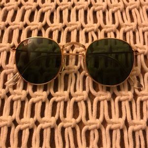 Selling round ray-bans